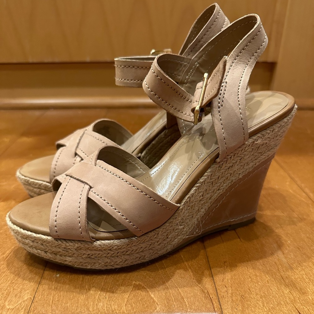 BCBG wedges 7.5